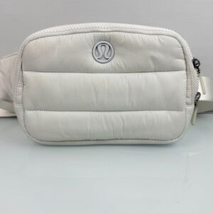 Lululemon Everywhere Belt Bag Wunder Puff White